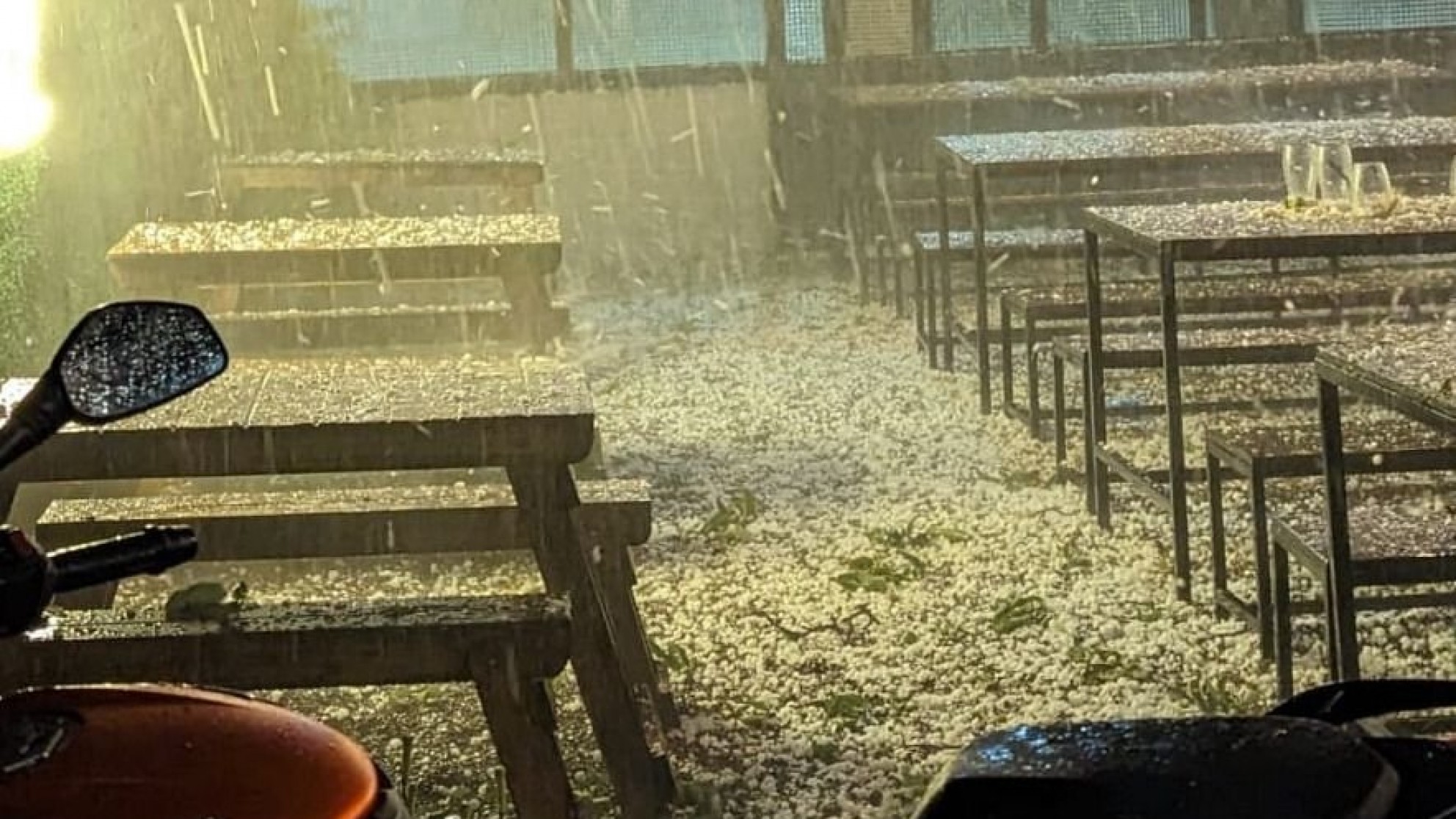 Una fuerte tormenta de granizo castigó nuevamente a la Zona Este